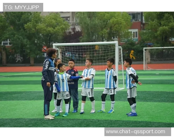 足球之封泽：探索这项运动如何塑造文化与团结精神的深远影响